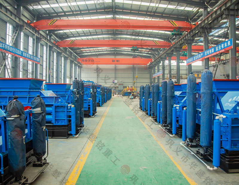 處理建筑廢料用什么設備？破碎紅磚用雙齒輥破碎機好嗎？